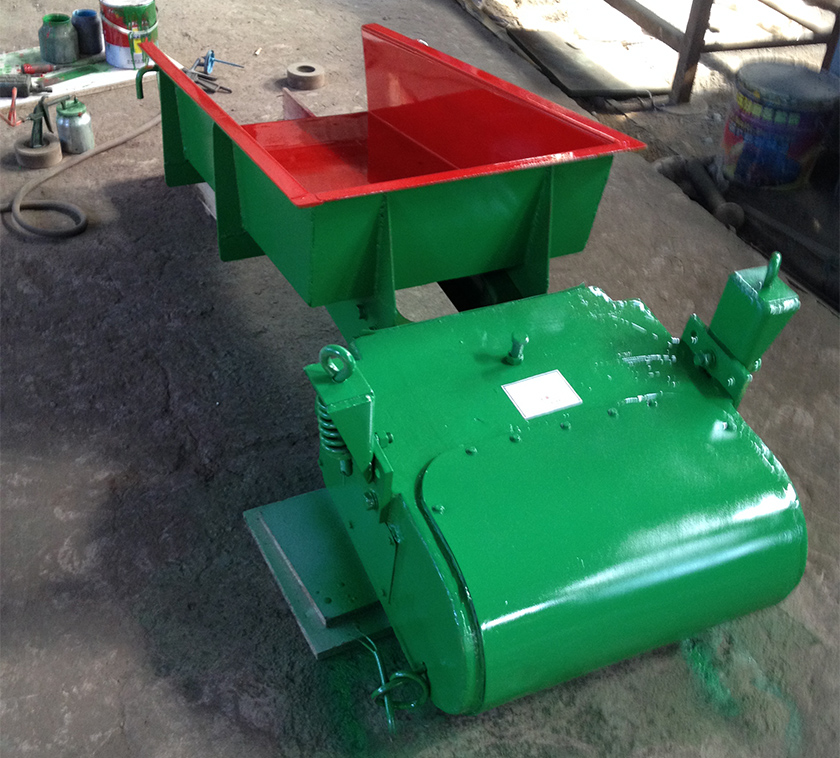 电磁振动给料机图片