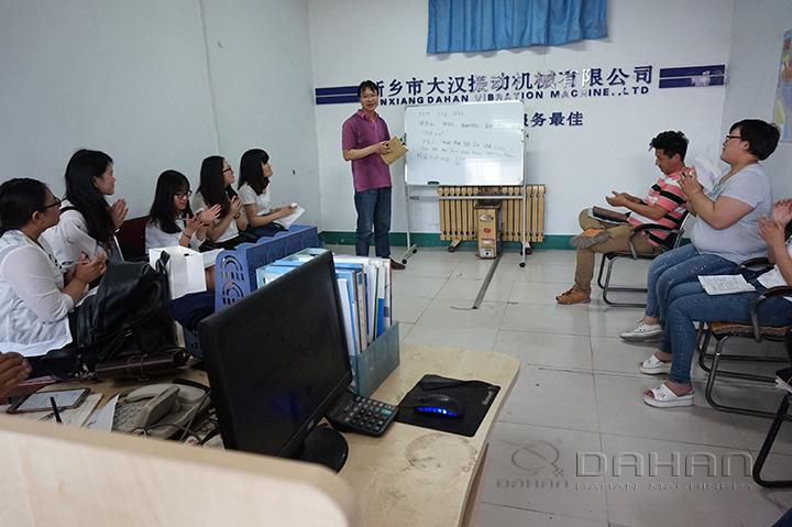 汉螺旋给料机实力雄厚，技术研发团队上百人